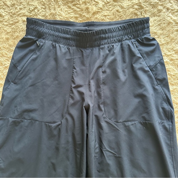 Lululemon Swift Mid-Rise Wide-Leg Pant
Club Blue - Picture 6 of 10